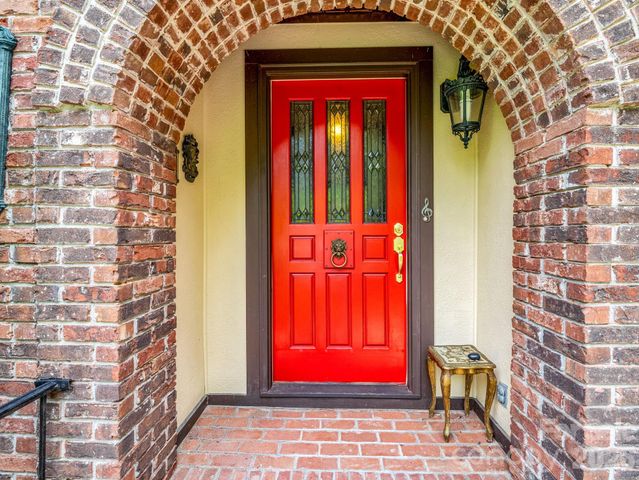 8 Sunny Ridge Drive, Asheville, NC 28804