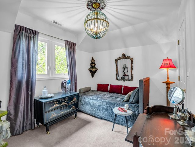 8 Sunny Ridge Drive, Asheville, NC 28804
