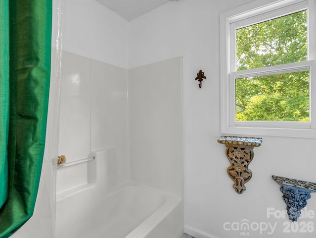 8 Sunny Ridge Drive, Asheville, NC 28804