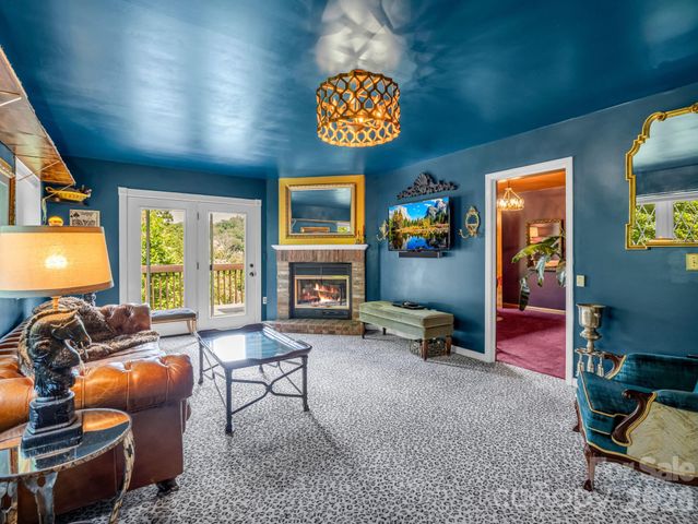 8 Sunny Ridge Drive, Asheville, NC 28804