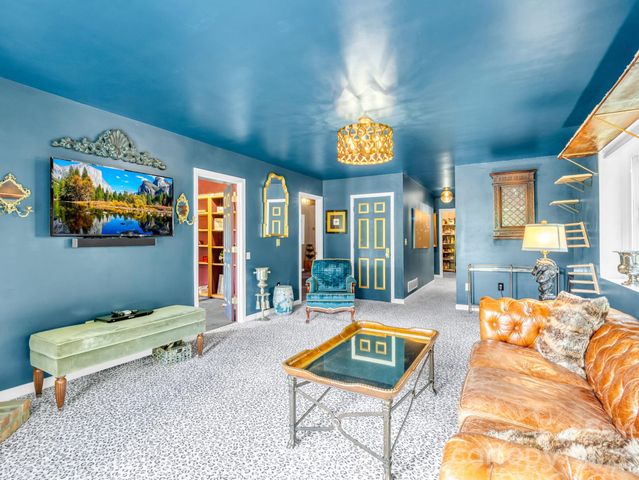 8 Sunny Ridge Drive, Asheville, NC 28804