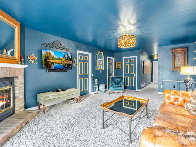 8 Sunny Ridge Drive, Asheville, NC 28804