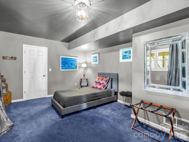 8 Sunny Ridge Drive, Asheville, NC 28804