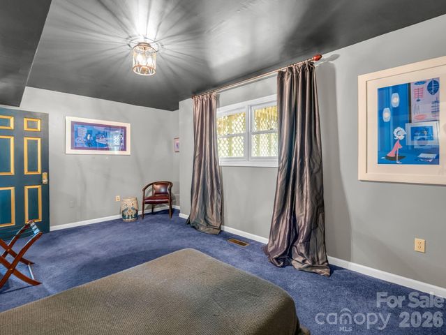 8 Sunny Ridge Drive, Asheville, NC 28804
