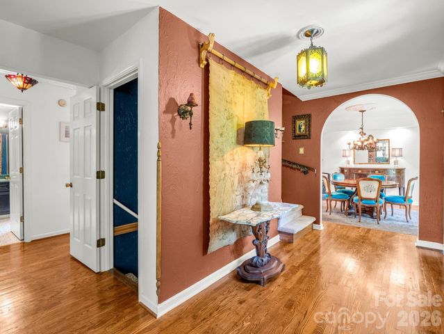 8 Sunny Ridge Drive, Asheville, NC 28804