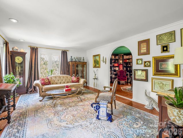 8 Sunny Ridge Drive, Asheville, NC 28804