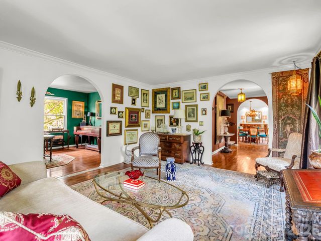 8 Sunny Ridge Drive, Asheville, NC 28804