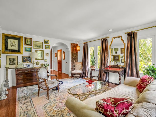 8 Sunny Ridge Drive, Asheville, NC 28804