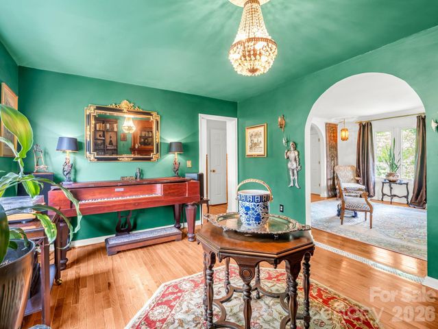 8 Sunny Ridge Drive, Asheville, NC 28804