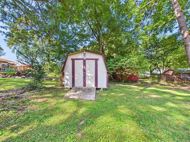 1800 Fairview Boulevard, Winston-salem, NC 27127