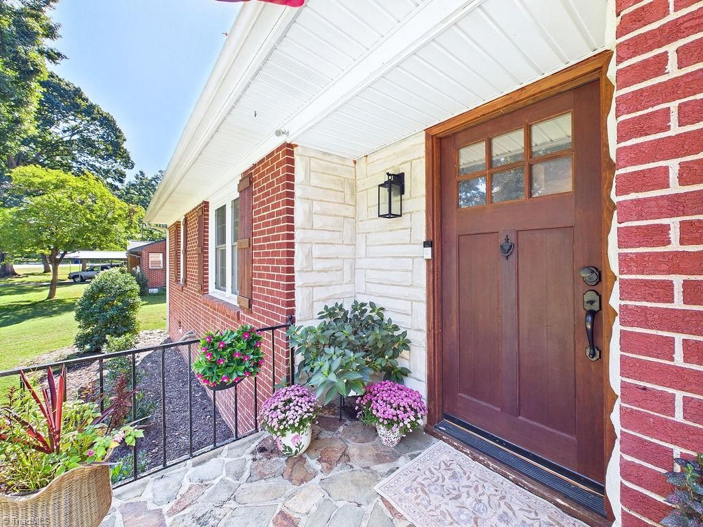1800 Fairview Boulevard, Winston-salem, NC 27127