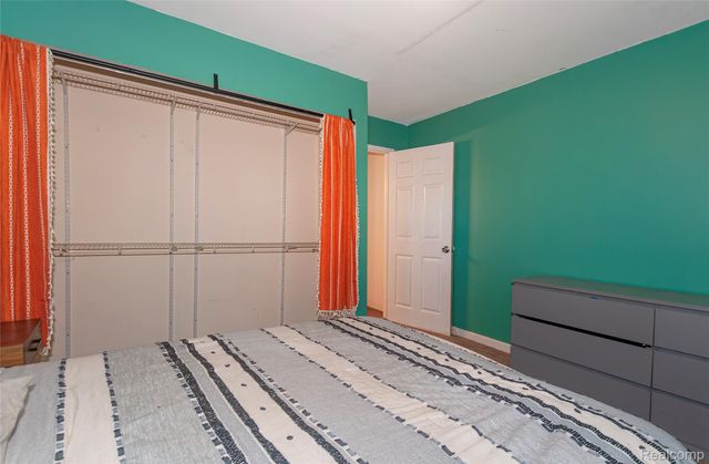 21370 Purdue Avenue, Farmington, MI 48336