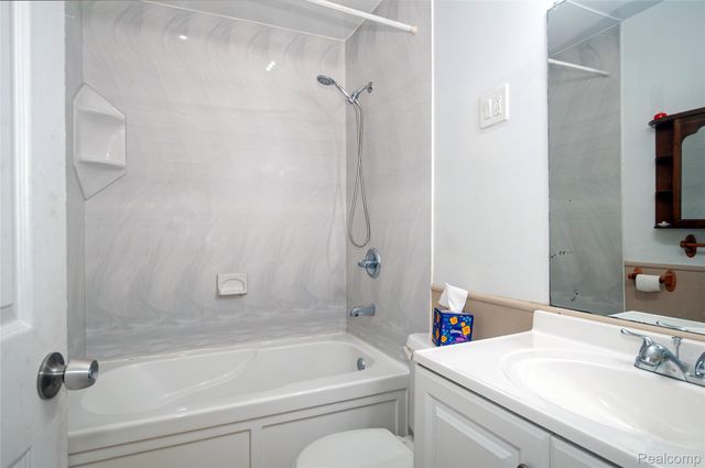 21370 Purdue Avenue, Farmington, MI 48336