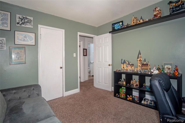 21370 Purdue Avenue, Farmington, MI 48336