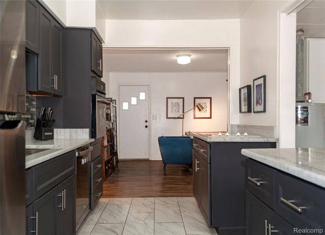 21370 Purdue Avenue, Farmington, MI 48336