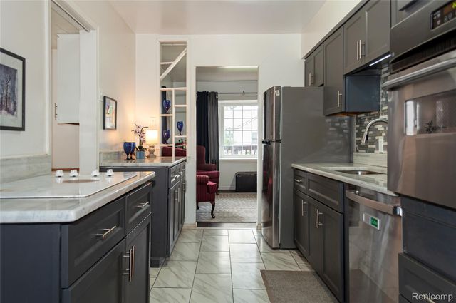 21370 Purdue Avenue, Farmington, MI 48336