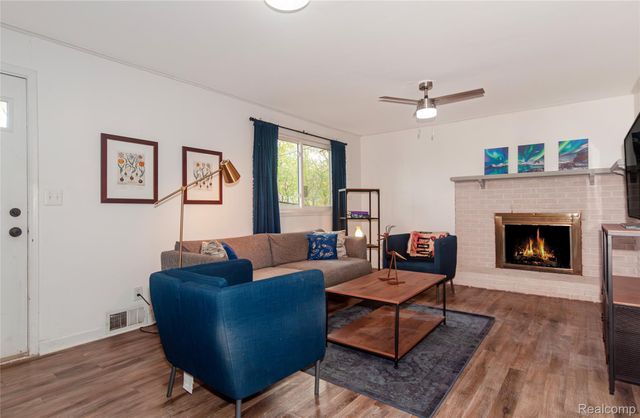 21370 Purdue Avenue, Farmington, MI 48336