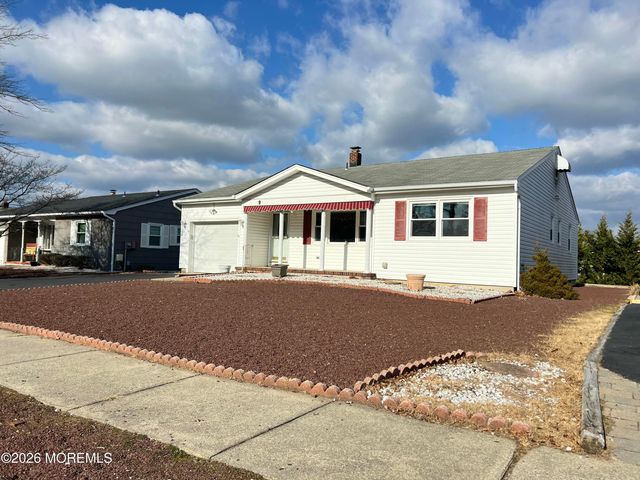 9 Westport Drive, Toms River, NJ 08757