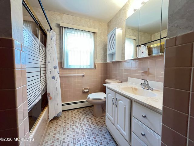 9 Westport Drive, Toms River, NJ 08757