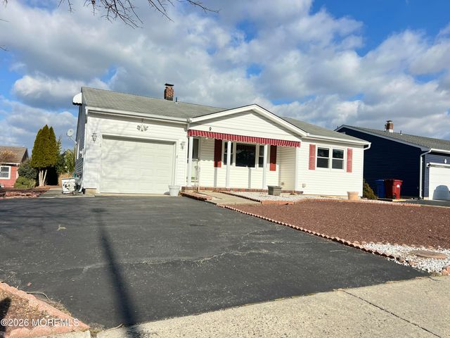 9 Westport Drive, Toms River, NJ 08757