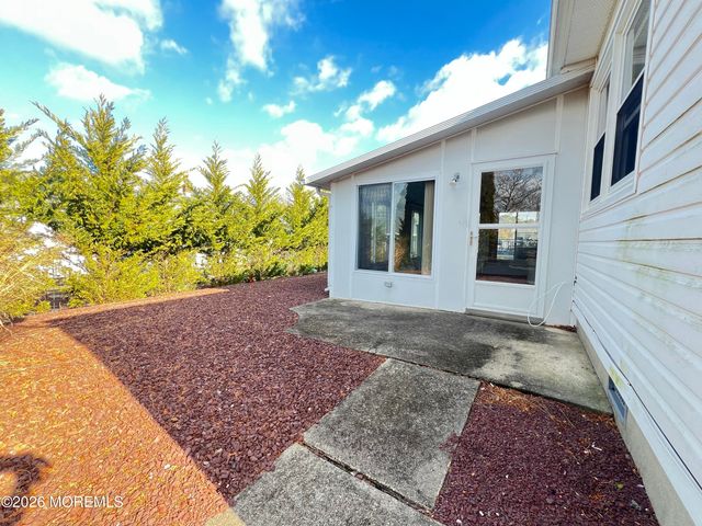 9 Westport Drive, Toms River, NJ 08757