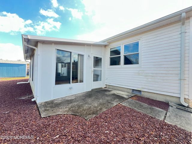 9 Westport Drive, Toms River, NJ 08757
