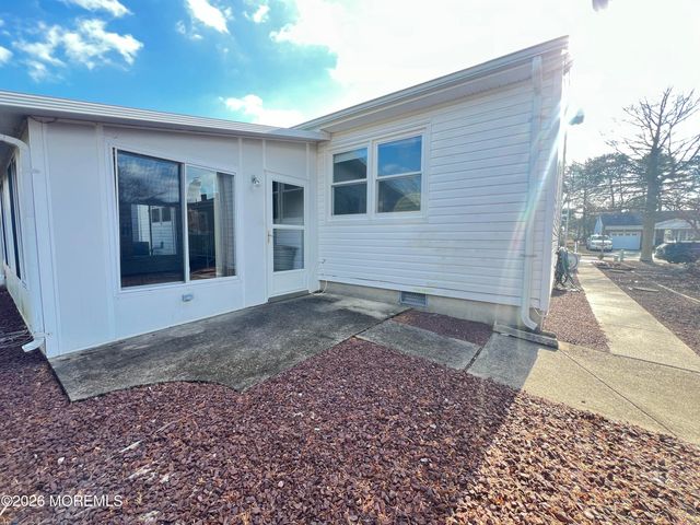 9 Westport Drive, Toms River, NJ 08757