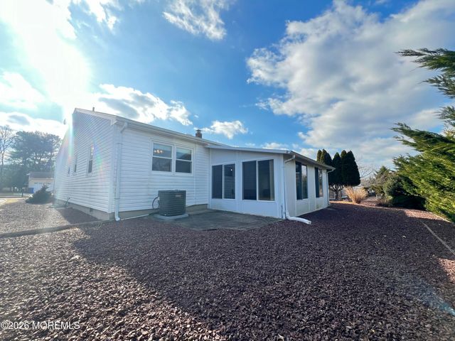 9 Westport Drive, Toms River, NJ 08757