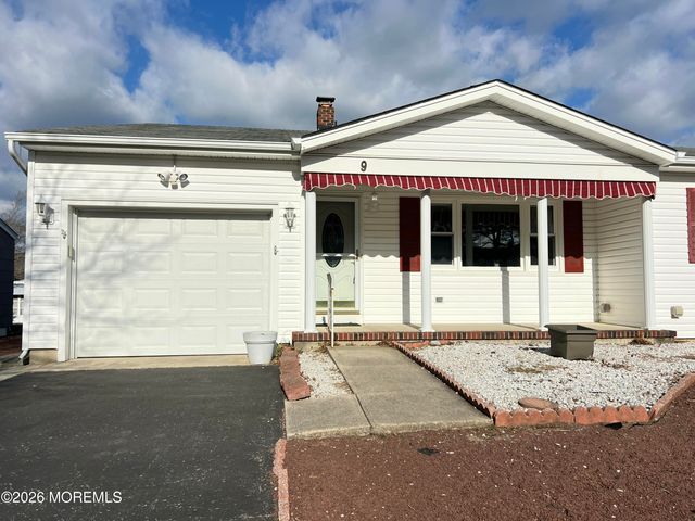 9 Westport Drive, Toms River, NJ 08757