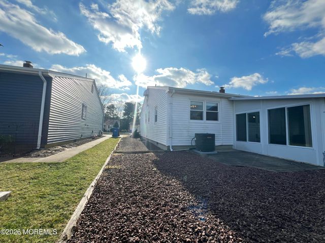 9 Westport Drive, Toms River, NJ 08757