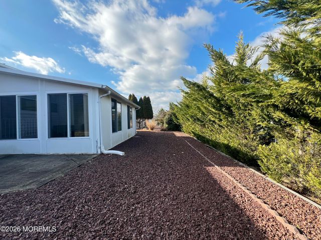9 Westport Drive, Toms River, NJ 08757
