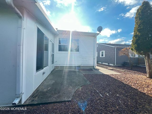 9 Westport Drive, Toms River, NJ 08757