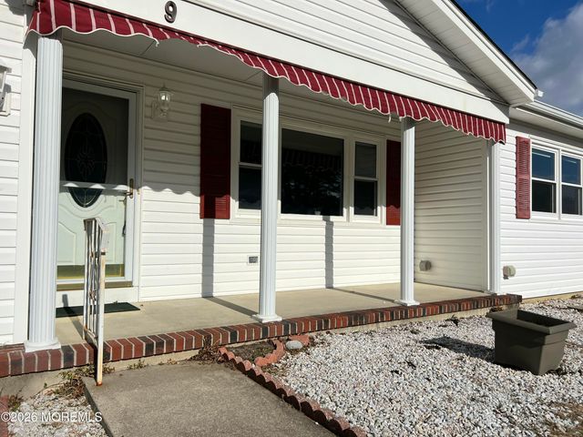 9 Westport Drive, Toms River, NJ 08757