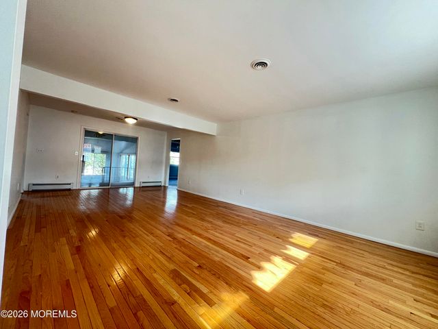 9 Westport Drive, Toms River, NJ 08757