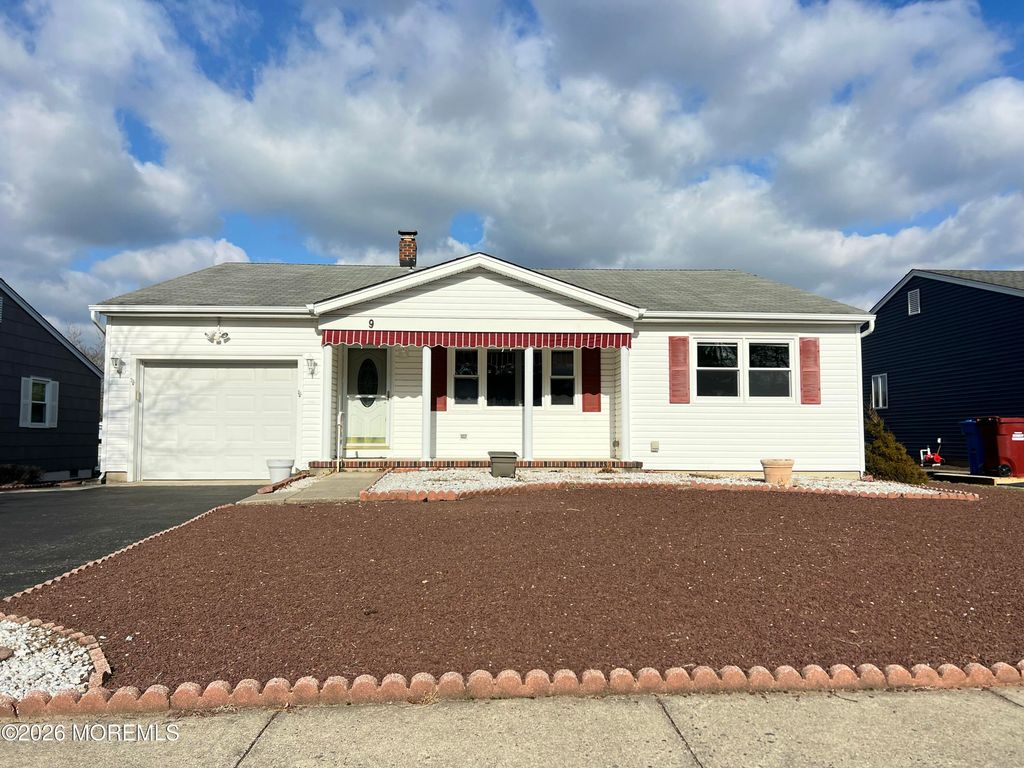 9 Westport Drive, Toms River, NJ 08757