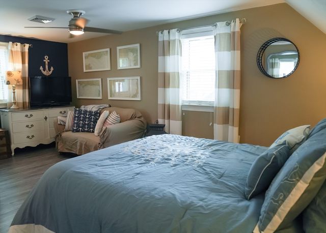 16 Dartmouth St, Barnstable, MA 02601
