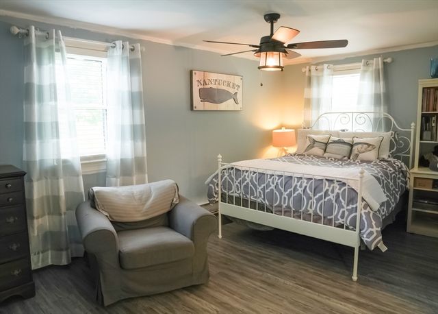 16 Dartmouth St, Barnstable, MA 02601