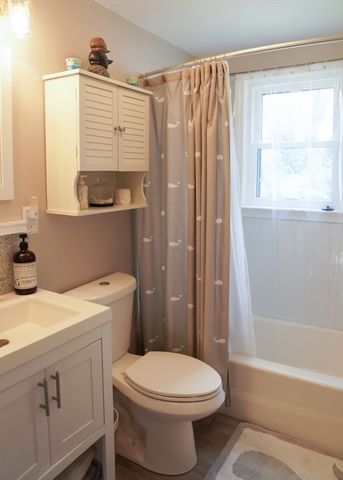 16 Dartmouth St, Barnstable, MA 02601