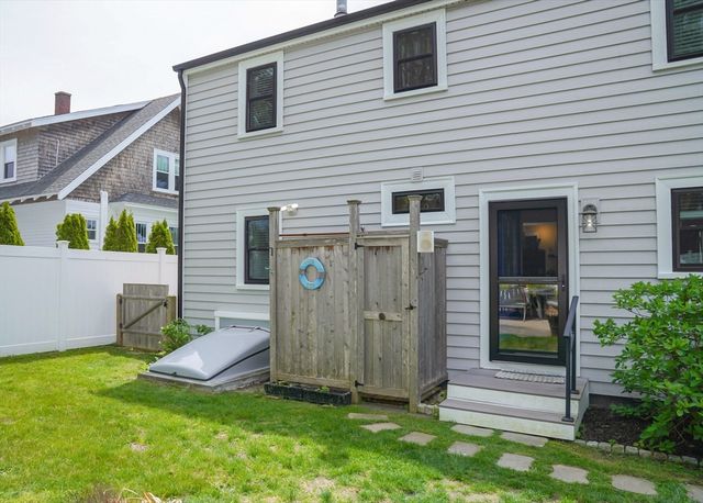 16 Dartmouth St, Barnstable, MA 02601