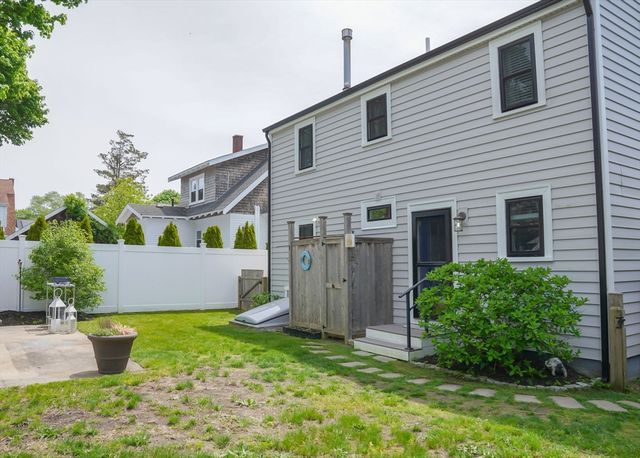 16 Dartmouth St, Barnstable, MA 02601