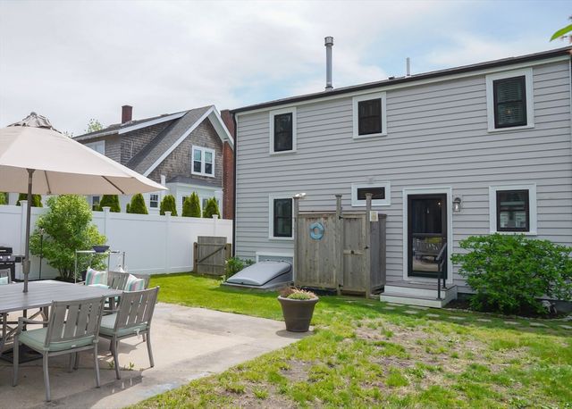 16 Dartmouth St, Barnstable, MA 02601