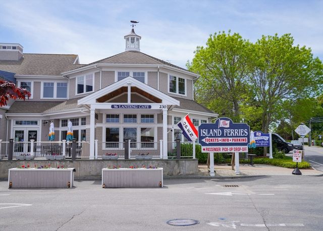 16 Dartmouth St, Barnstable, MA 02601