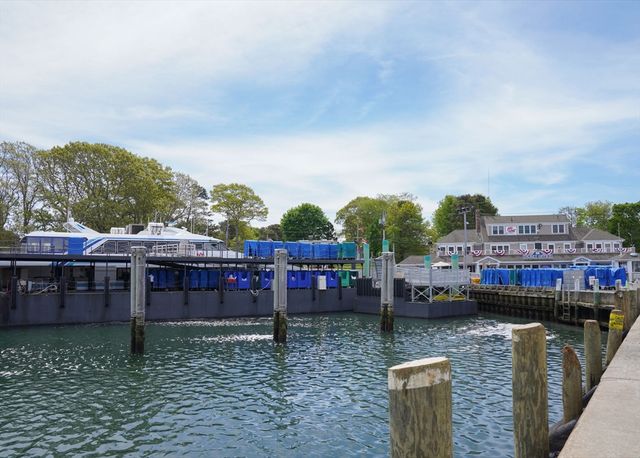 16 Dartmouth St, Barnstable, MA 02601