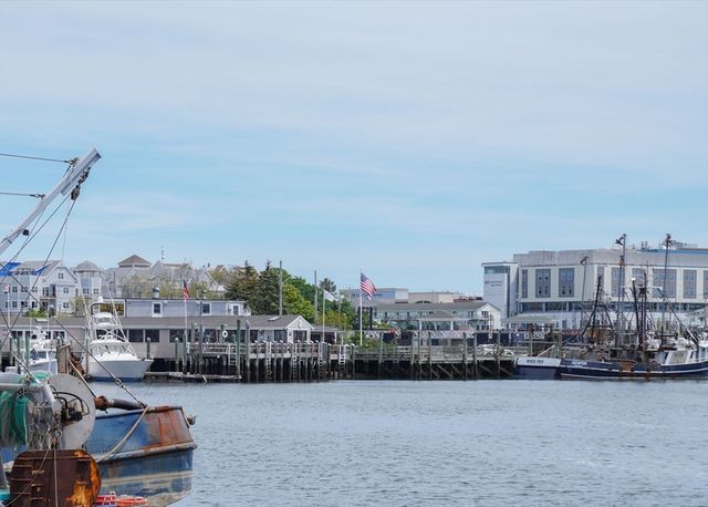 16 Dartmouth St, Barnstable, MA 02601