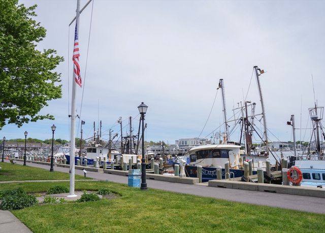 16 Dartmouth St, Barnstable, MA 02601