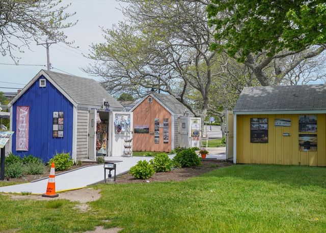 16 Dartmouth St, Barnstable, MA 02601
