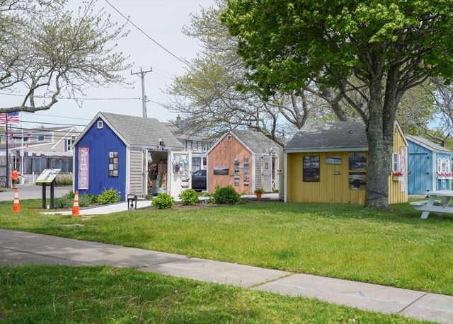 16 Dartmouth St, Barnstable, MA 02601