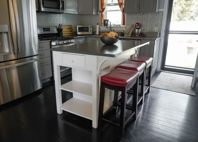 16 Dartmouth St, Barnstable, MA 02601