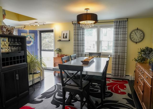 16 Dartmouth St, Barnstable, MA 02601