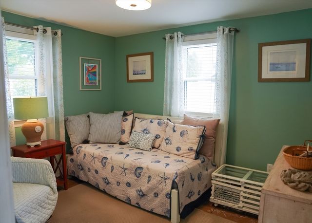 16 Dartmouth St, Barnstable, MA 02601
